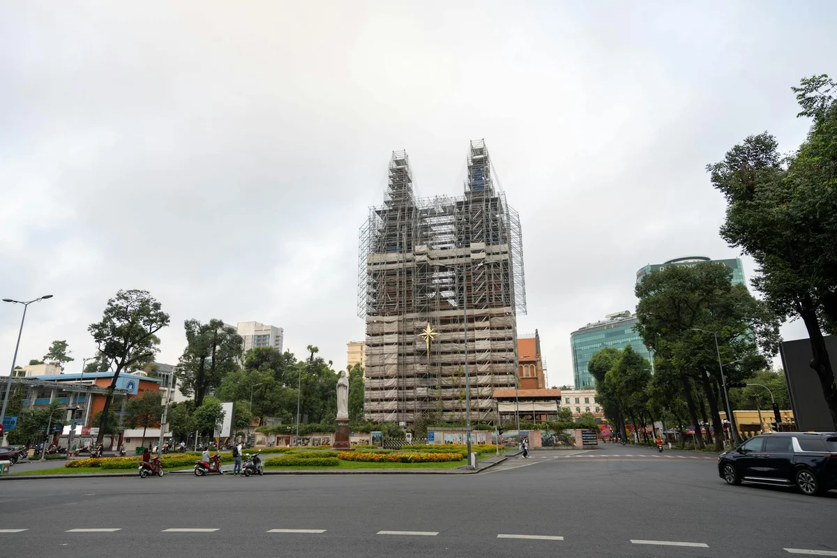 Notre-Dame Cathedral Basilica of Saigon view 2