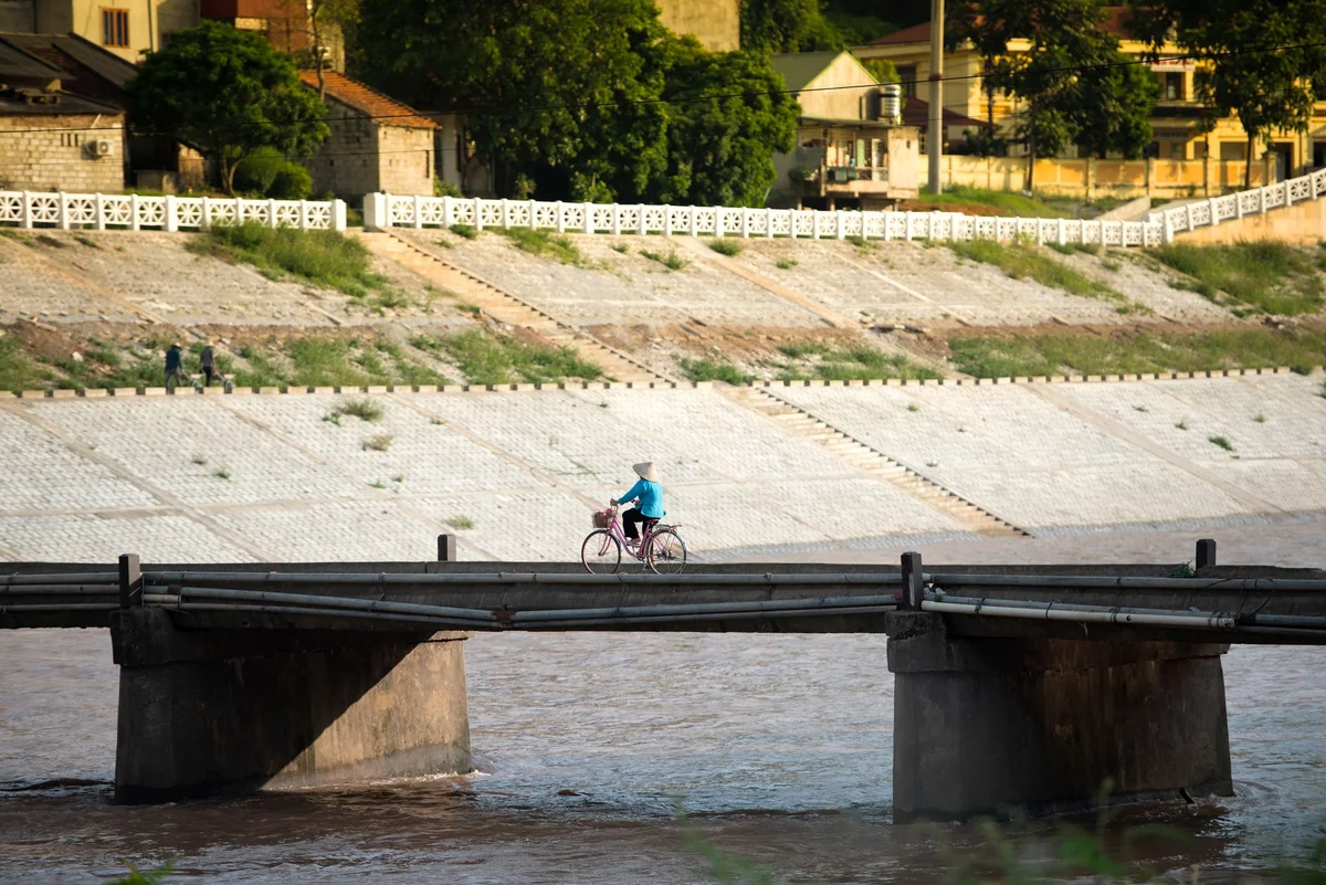 Truong Tien Bridge feature