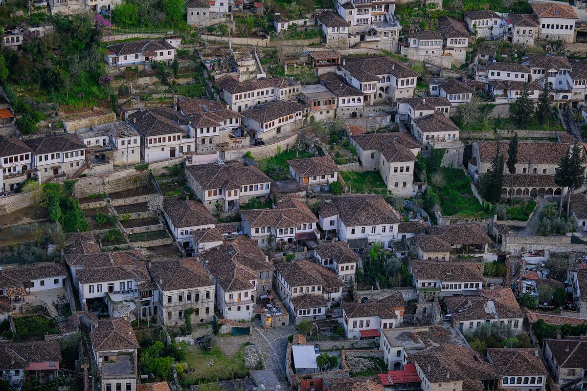 Mangalem Quarter feature