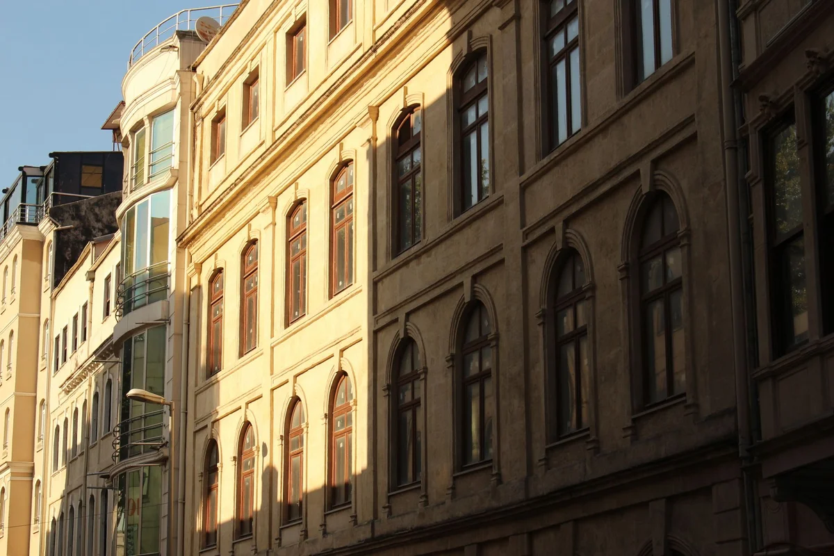 Skënduli House feature