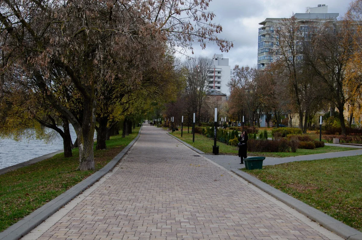 Loshitsa Estate Park view 2