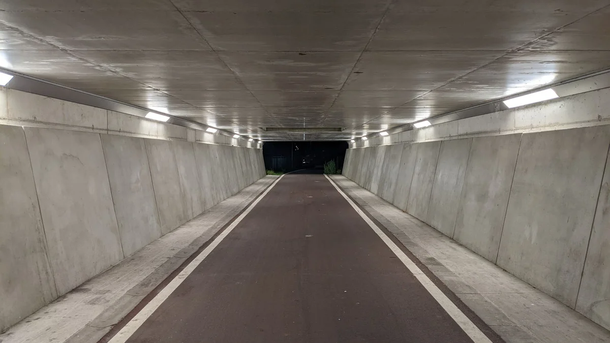 Rue des Tanneurs Tunnel view 1