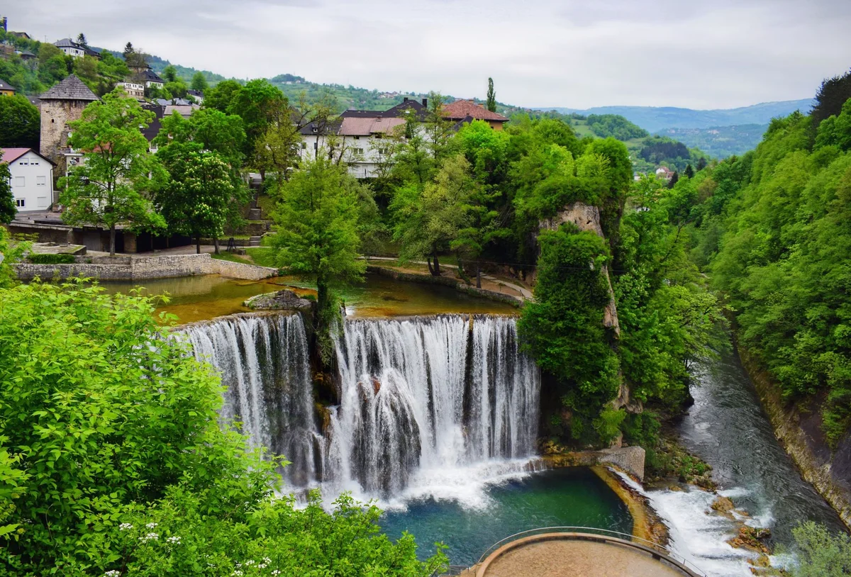 Jajce Waterfall feature