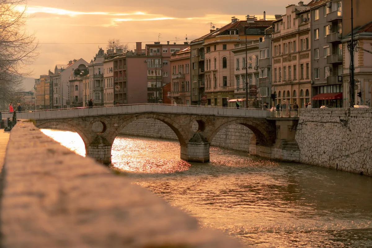 Latin Bridge feature