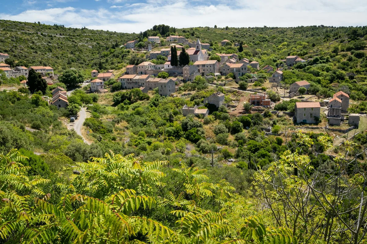 Sumartin Village feature
