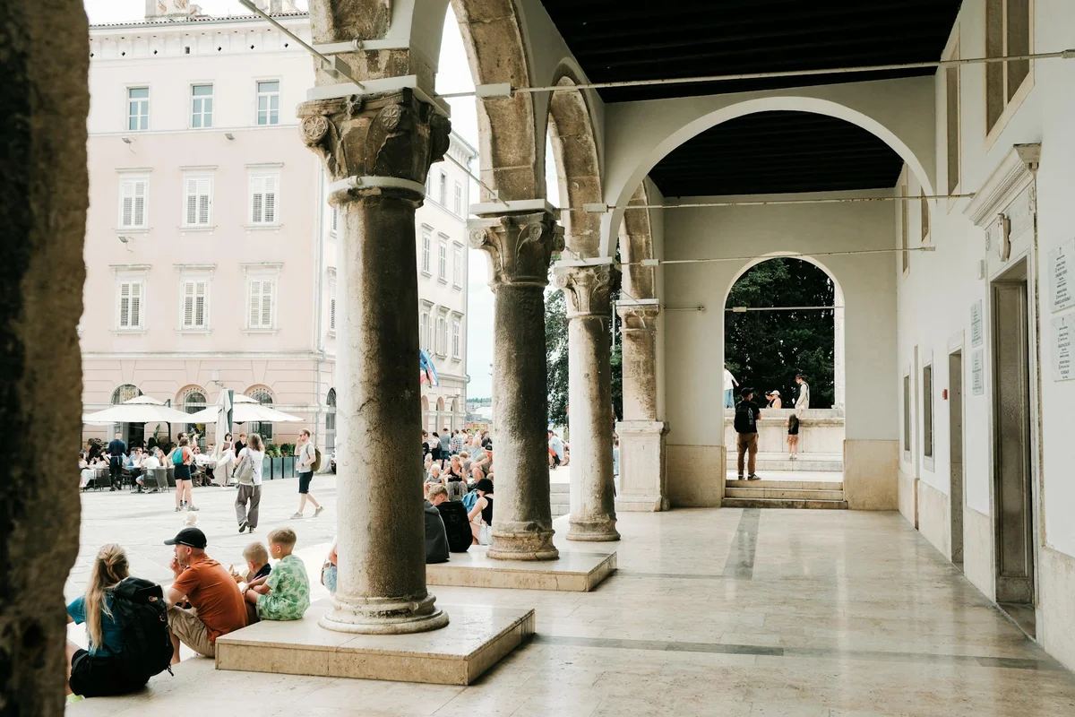 Arch of the Sergii view 2
