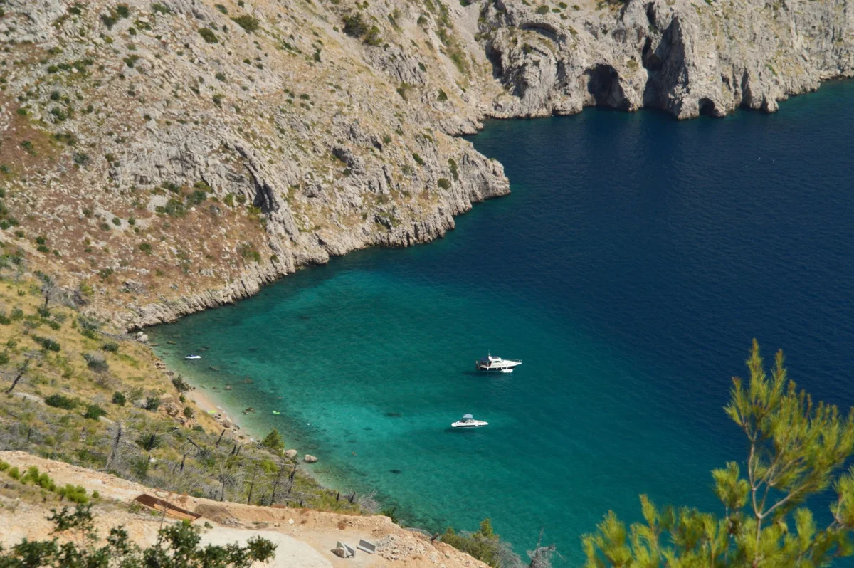 Betina Cave Beach feature