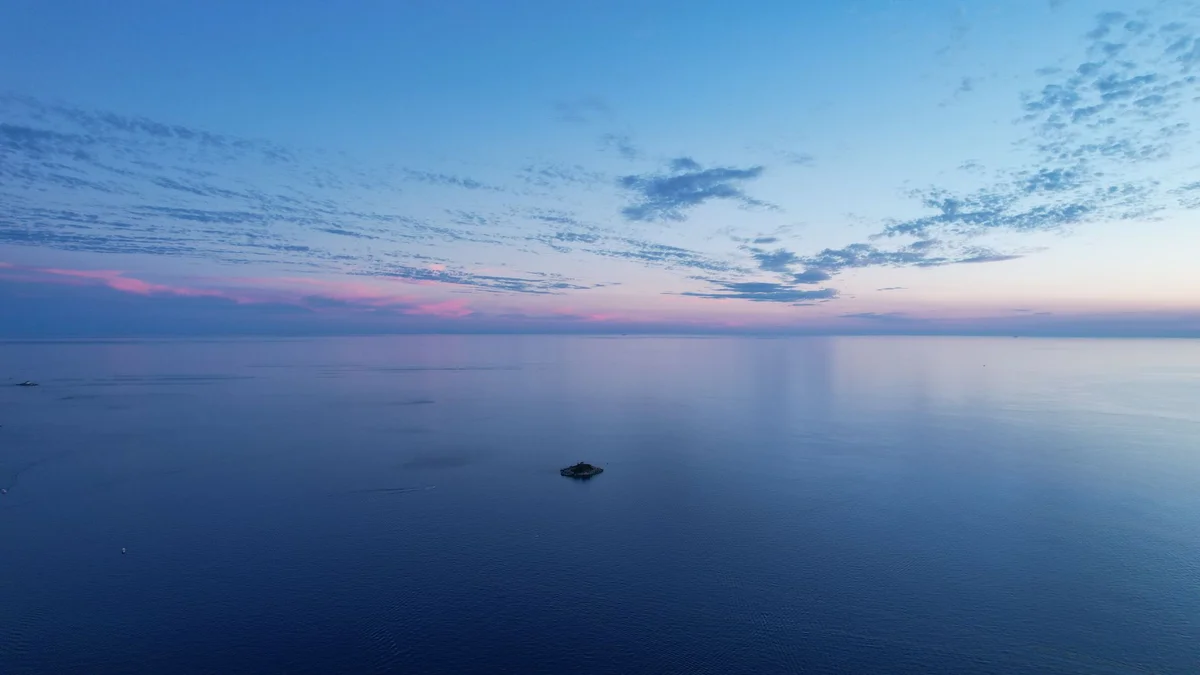 Cuvi Beach feature