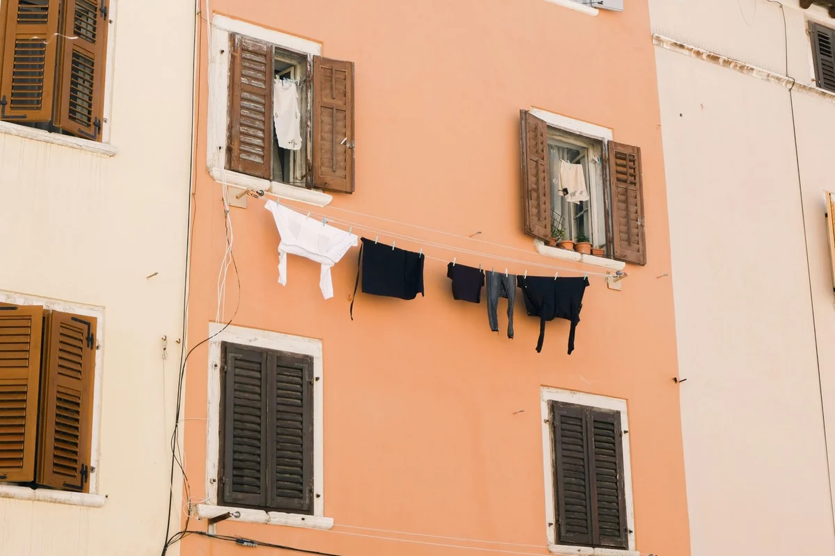 Grisia Street feature