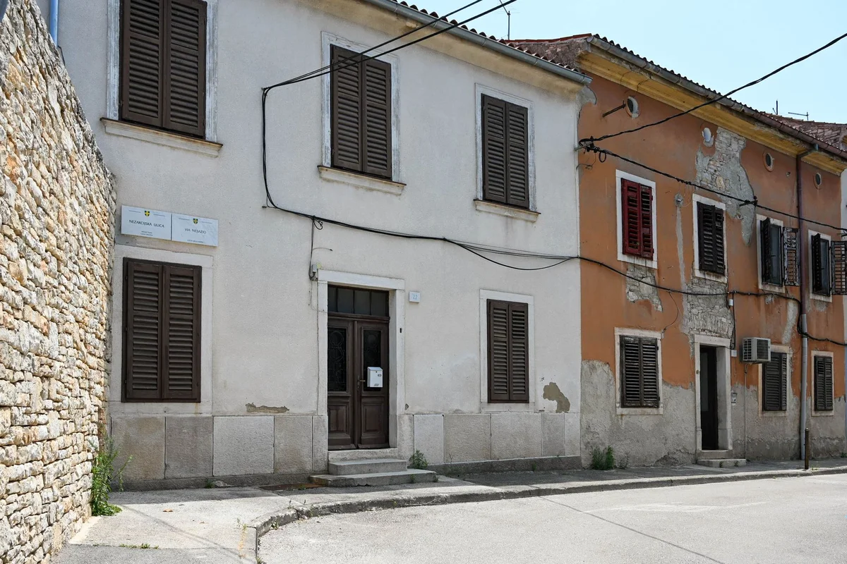 Gundulićeva Poljana Market view 2