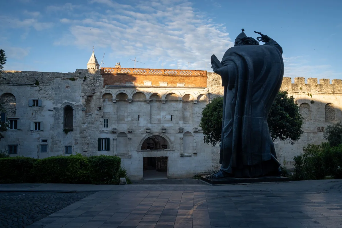 Museum of Fine Arts, Split view 2