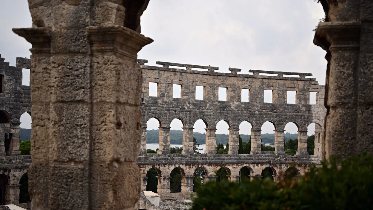 Roman Palace Polače feature