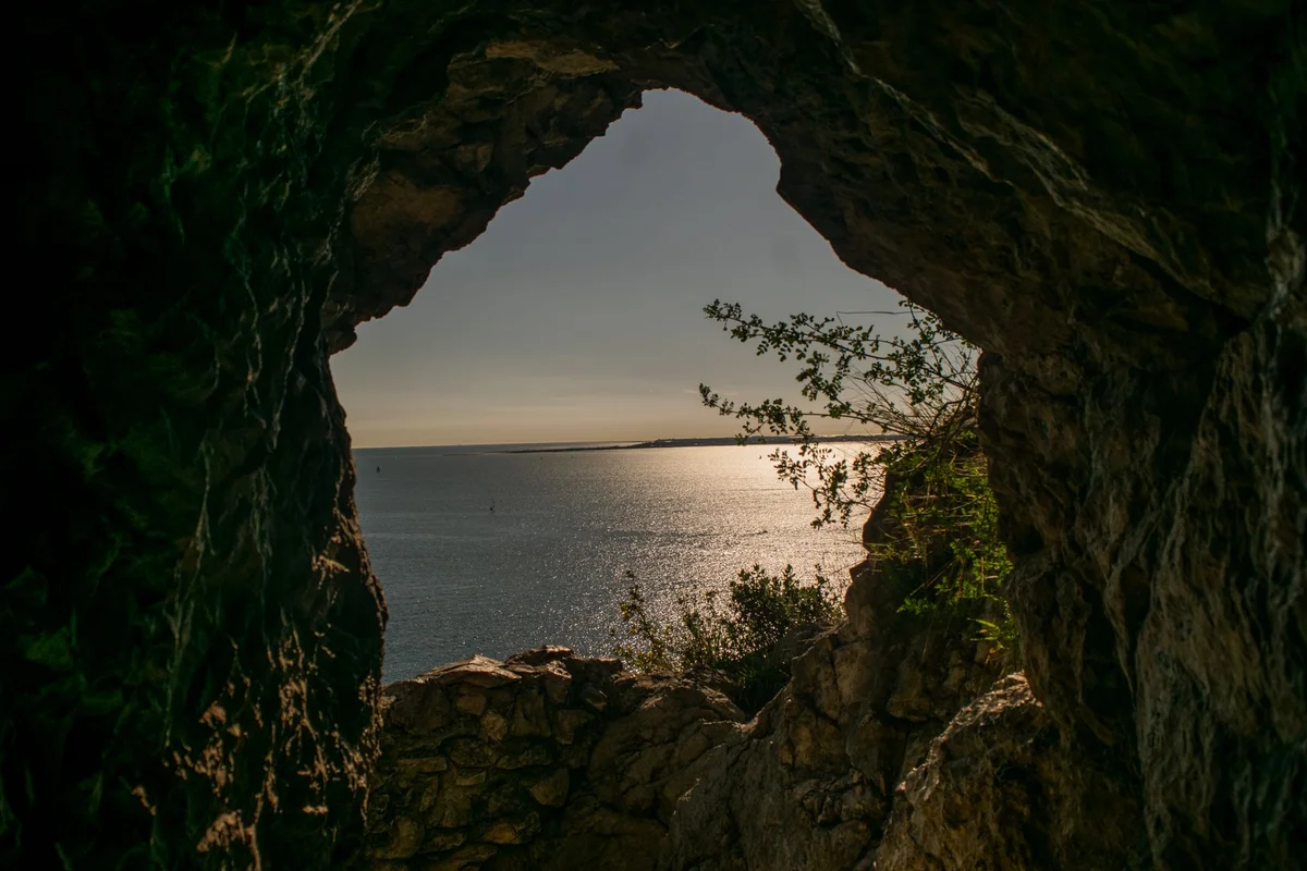 Romuald's Cave feature
