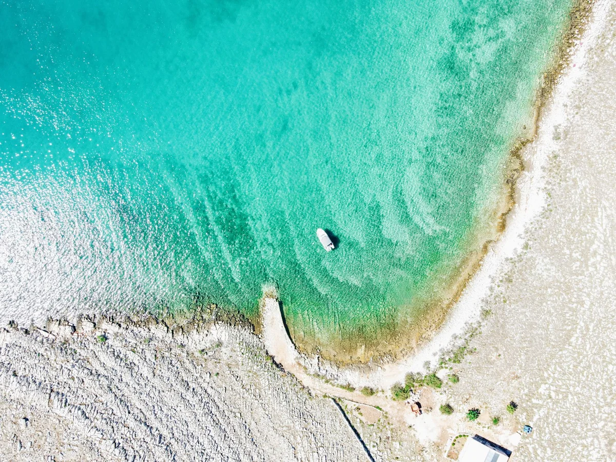 Sunj Beach feature