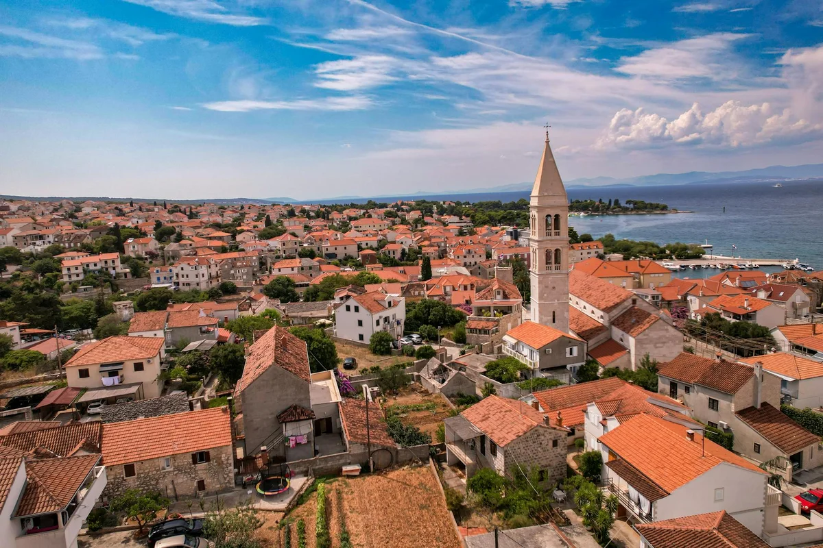 Cathedral of St. Lawrence feature