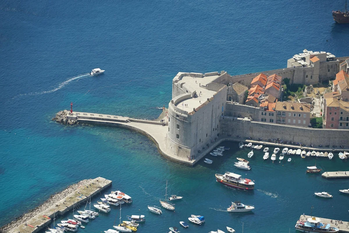 Foša Harbour feature