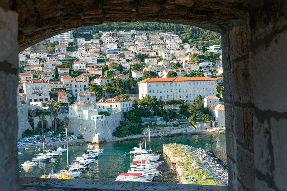 Land Gate feature