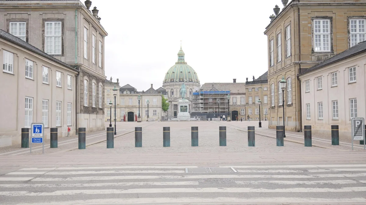 Amalienborg Palace feature