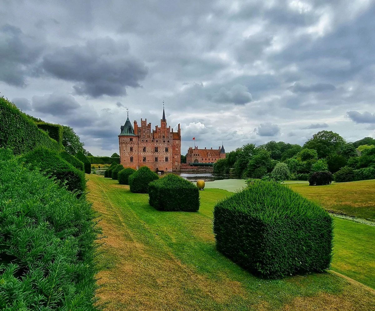 Egeskov Slot view 2