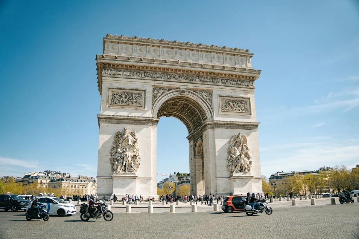 Arc de Triomphe feature