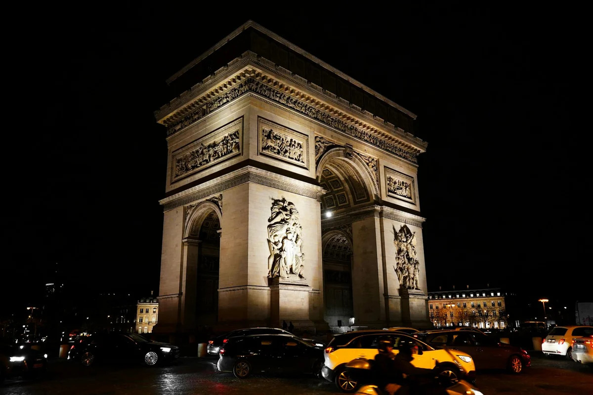 Arc de Triomphe view 2