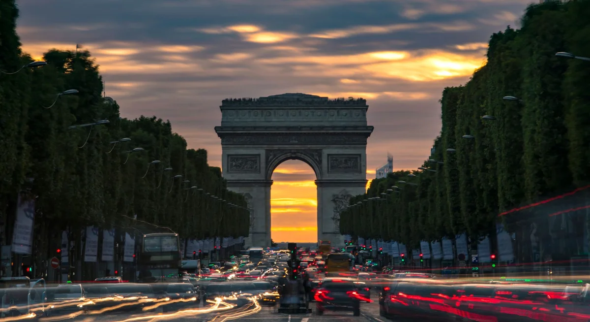 Arc de Triomphe feature
