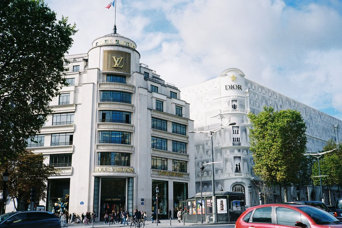 Avenue Montaigne feature