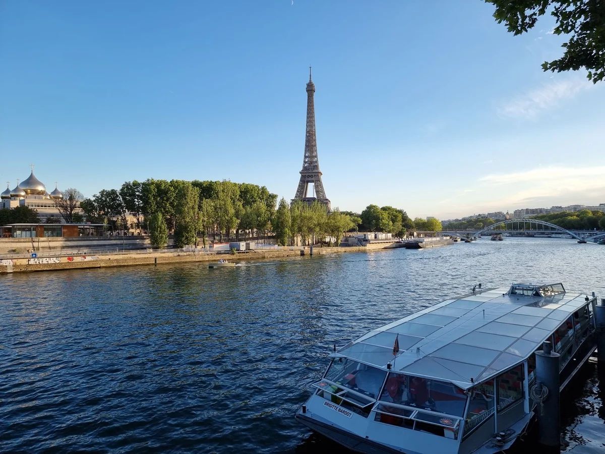 Bateaux Mouches feature