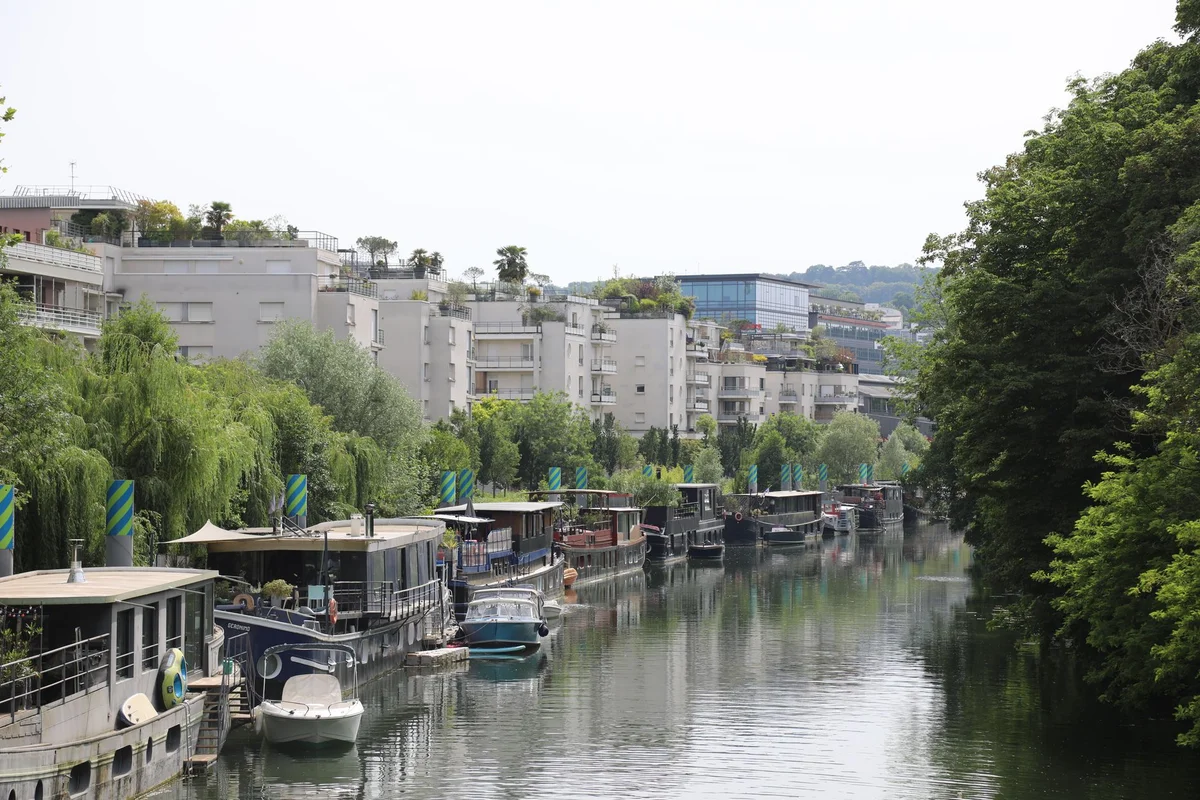 Canal Saint-Martin view 1