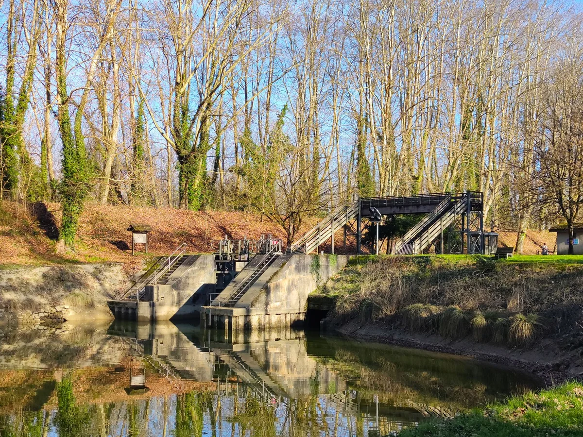 Canal Saint-Martin view 2