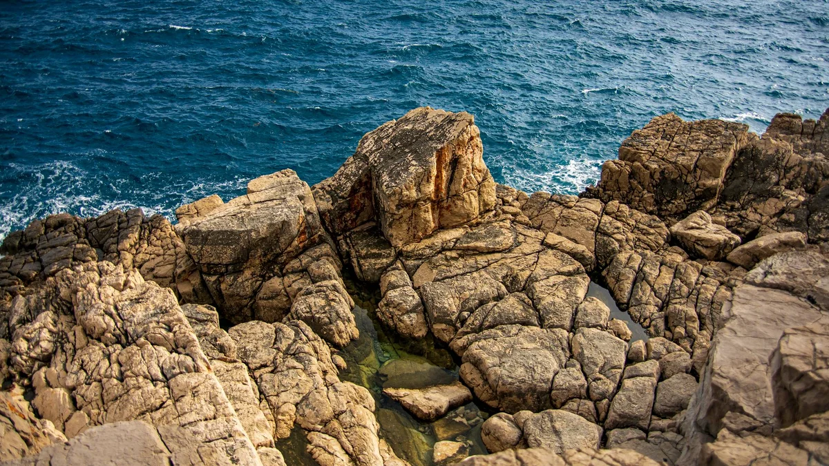 Cap d'Antibes feature