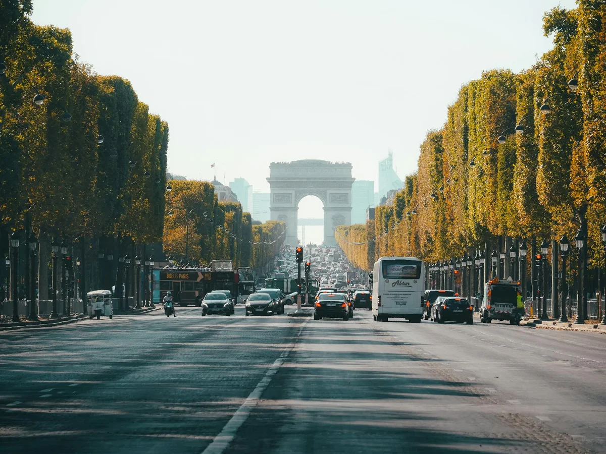 Champs-Élysées feature
