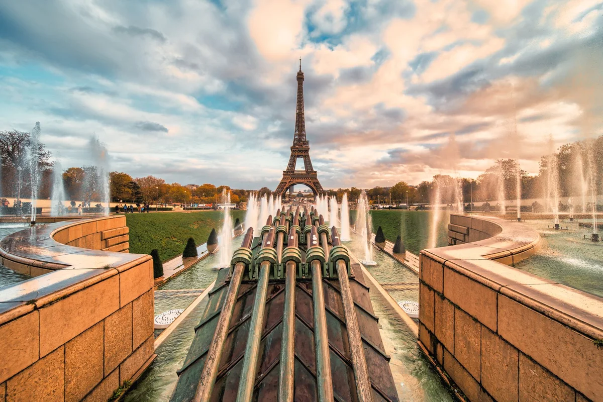 Eiffel Tower feature