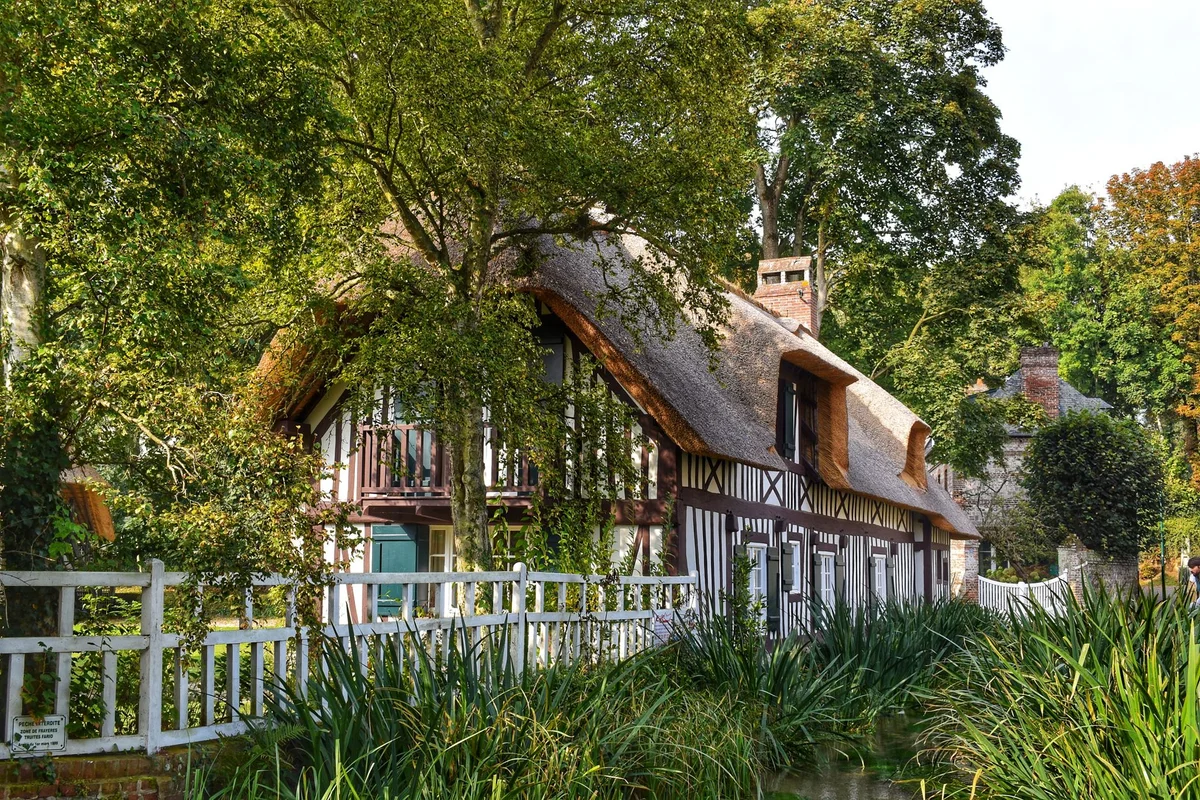 Hameau de la Reine view 2