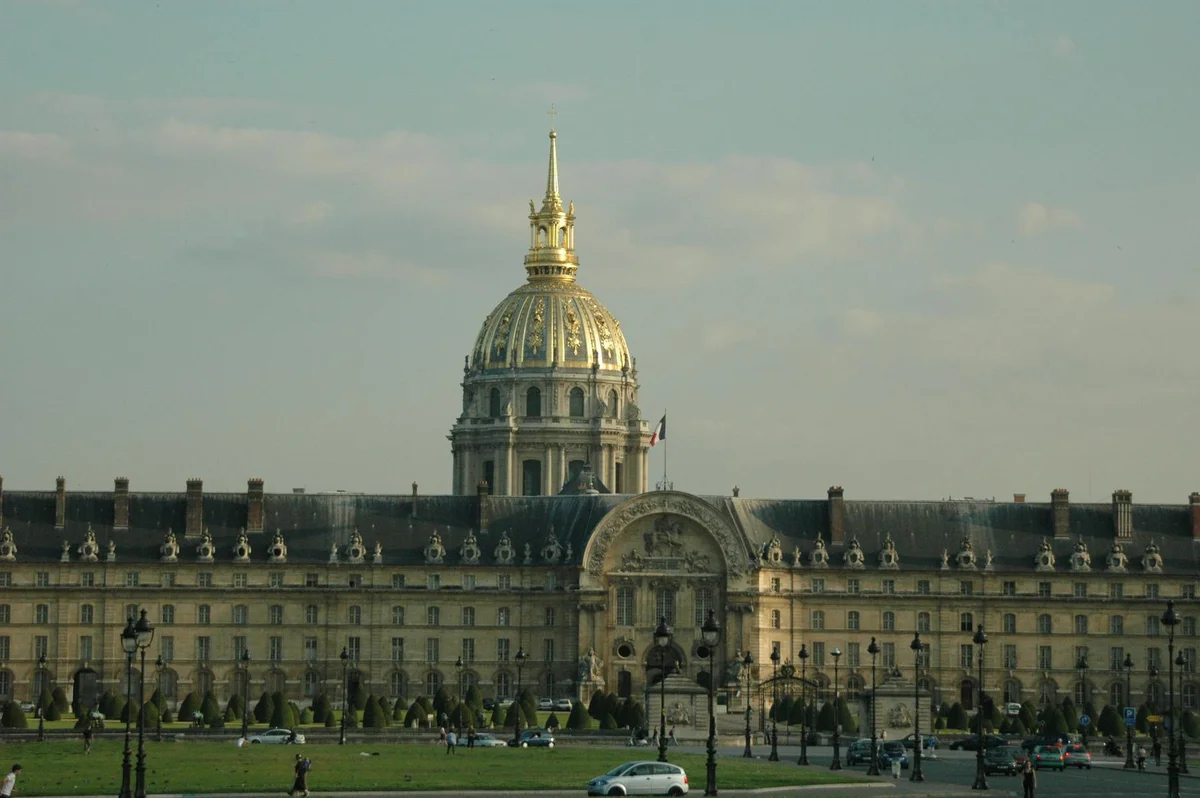 Les Invalides feature
