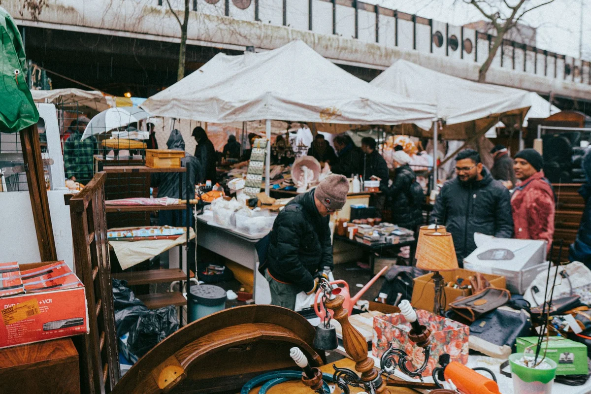 Marché Aux Puces De Saint-Ouen feature