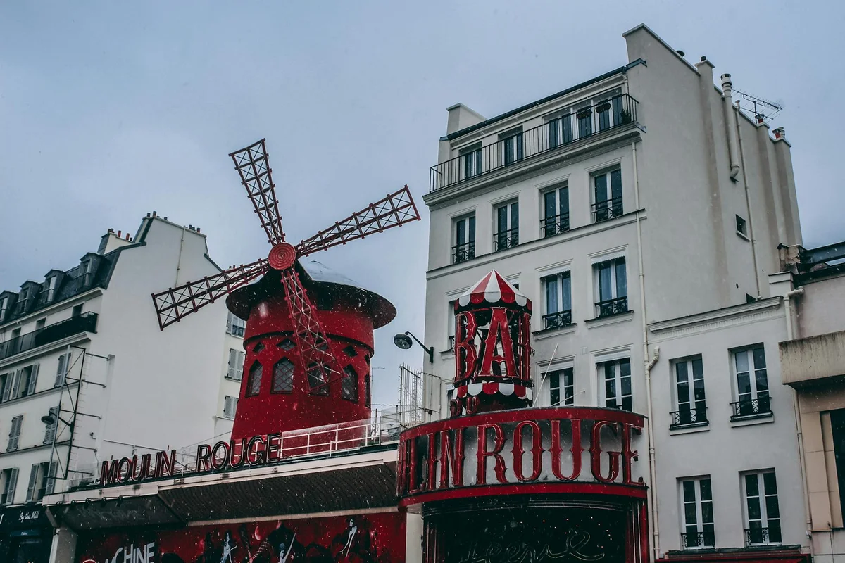 Moulin Rouge feature