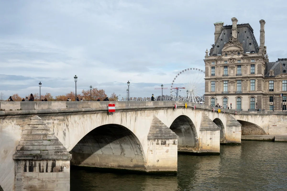 Musée du Louvre view 2