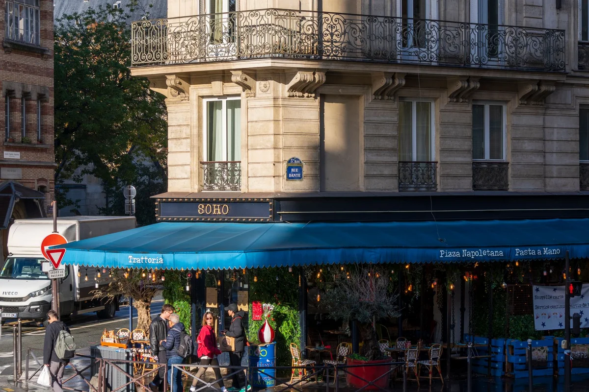 Place du Tertre feature