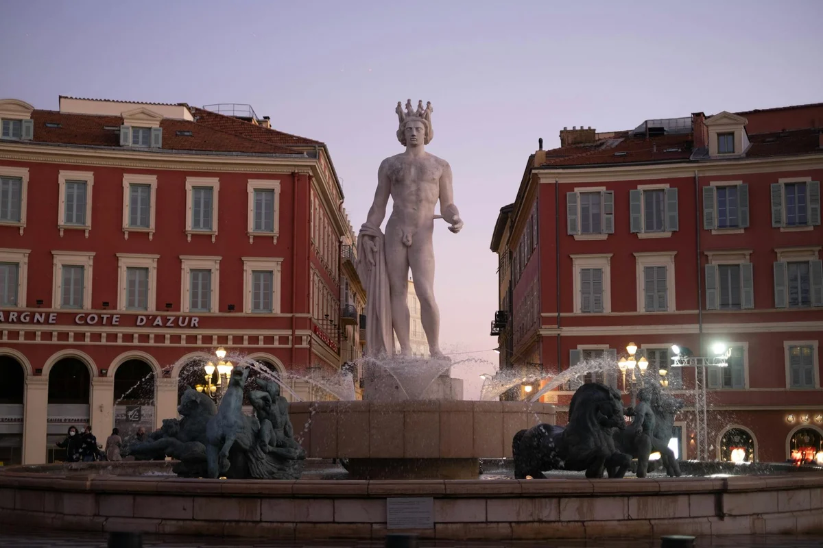 Place Masséna feature