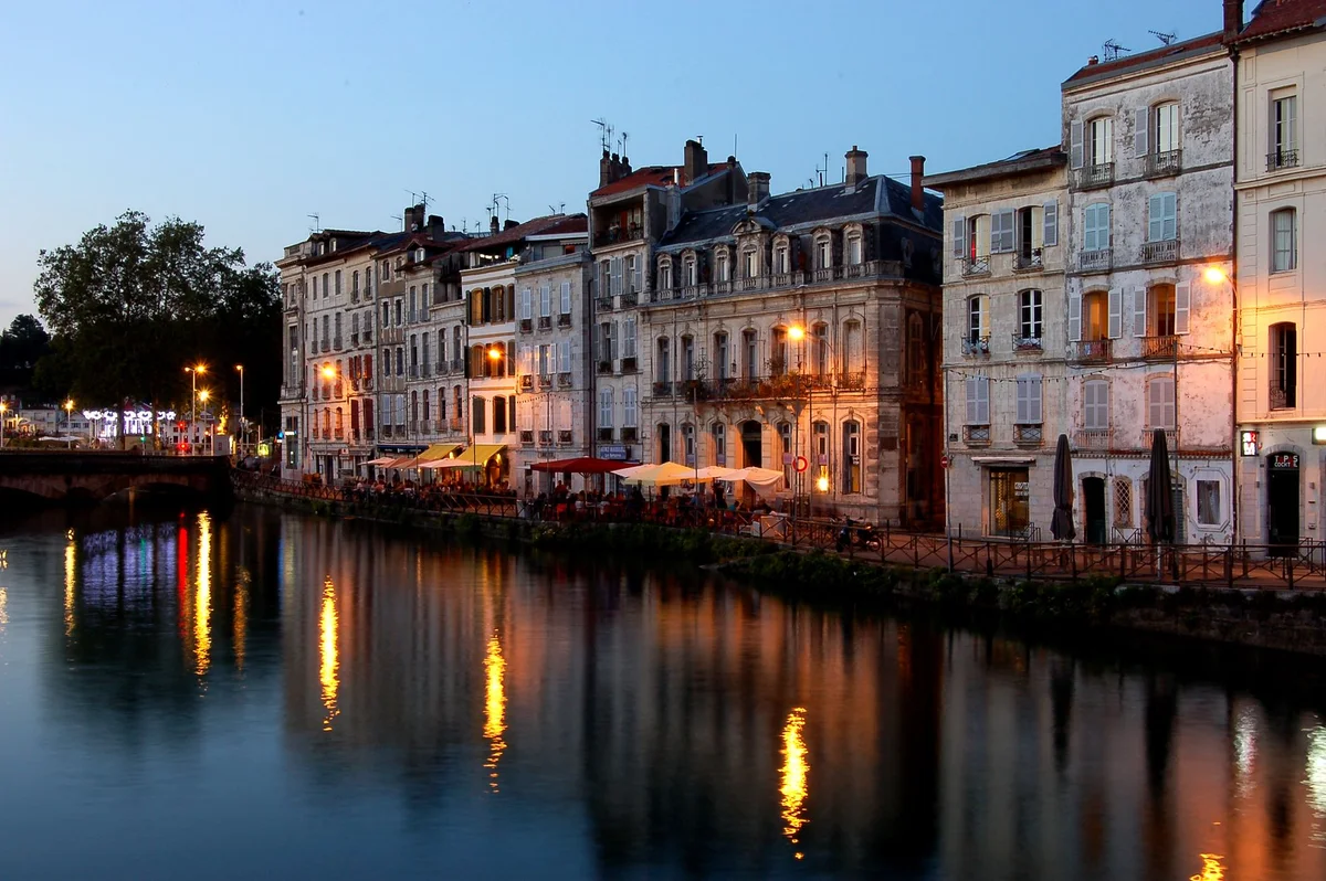 Place Sathonay feature