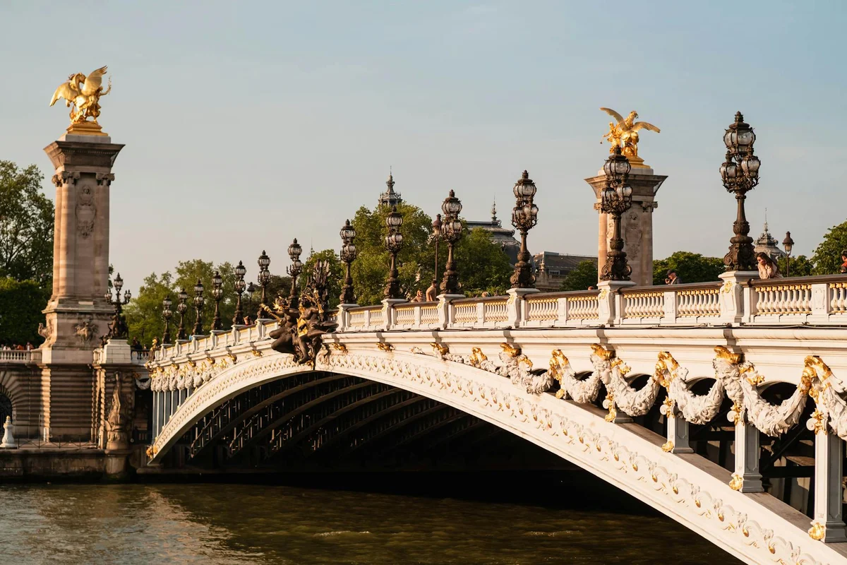 Pont Alexandre III feature