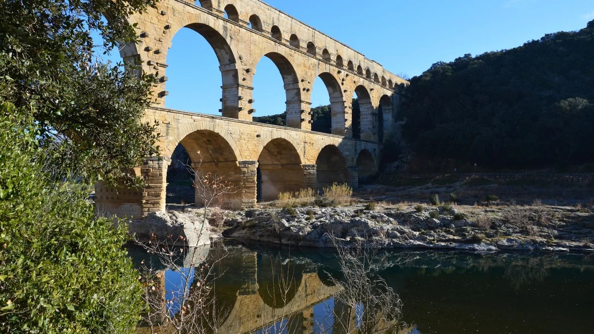 Pont du Gard feature