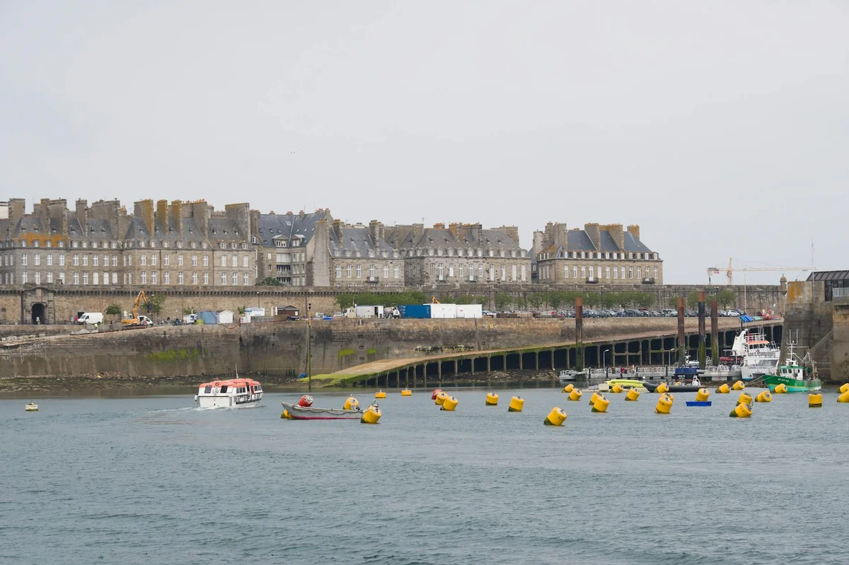 Quai Saint Antoine feature