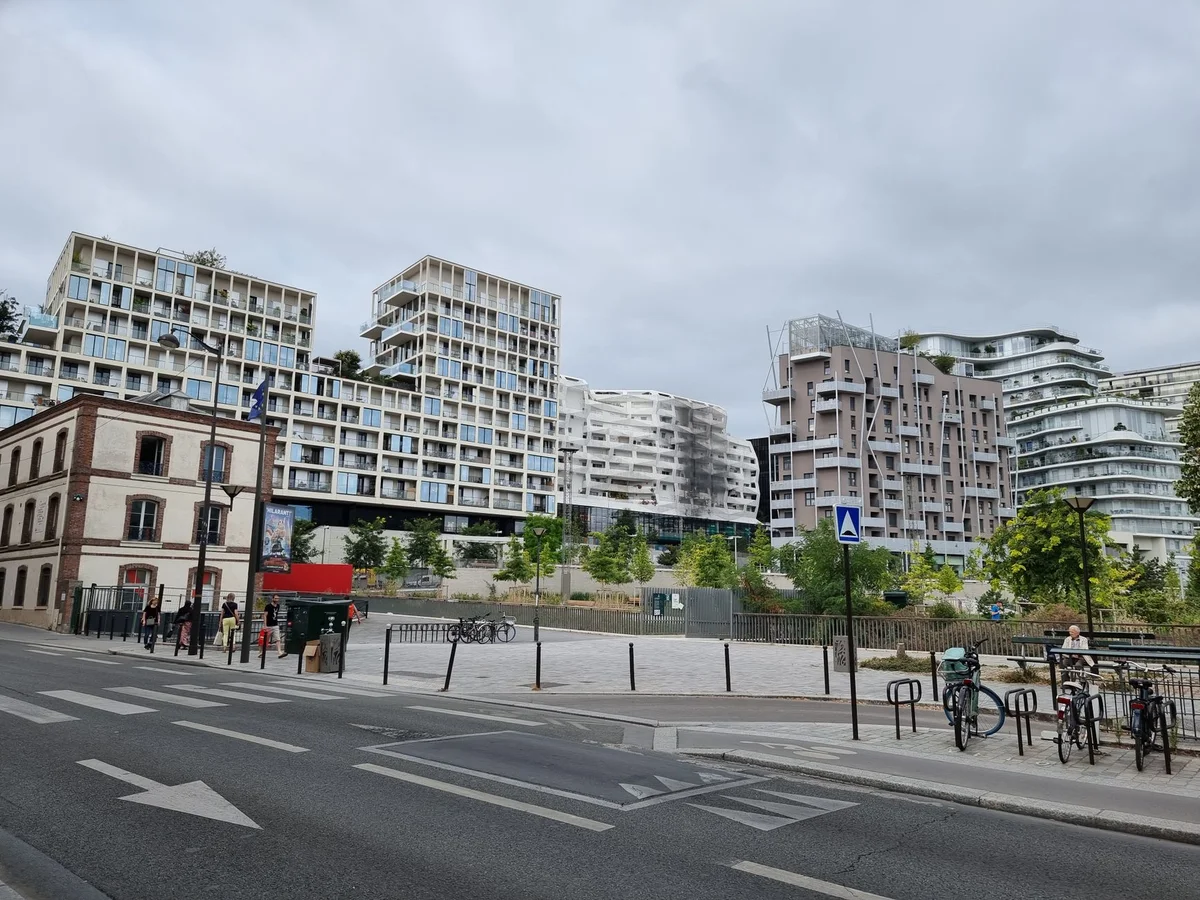 Rue de Belleville view 2