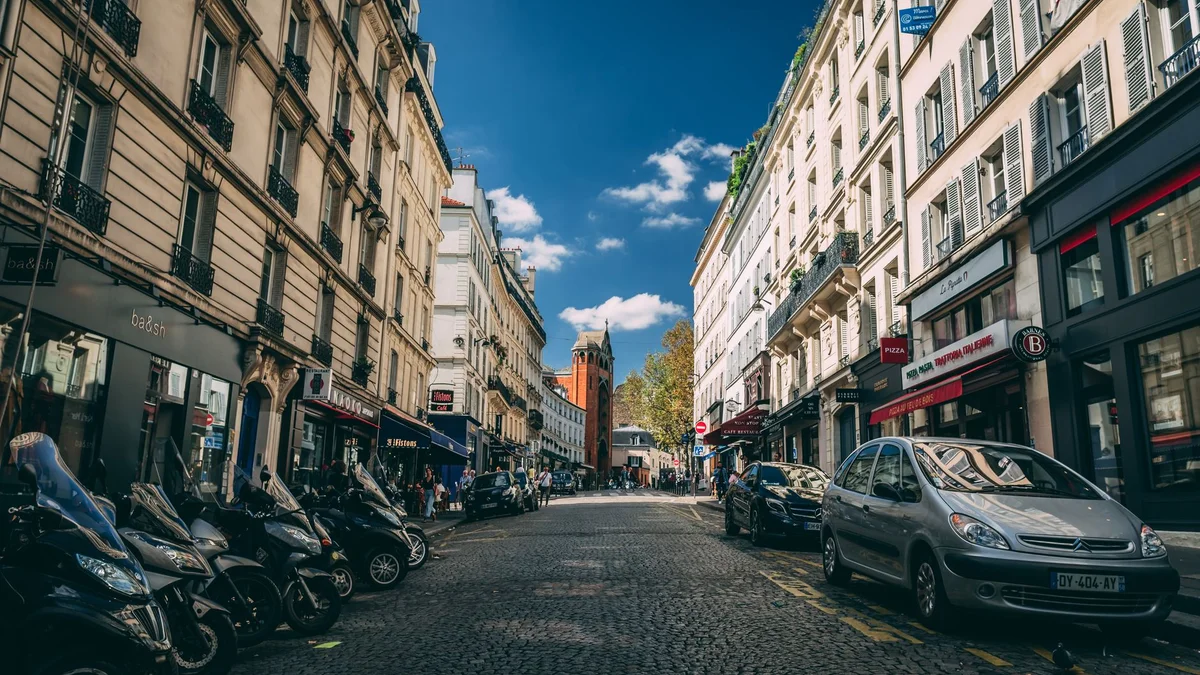Rue Sainte-Marthe view 1