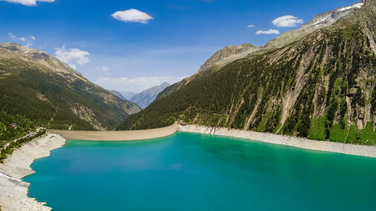 Zhinvali Reservoir view 2