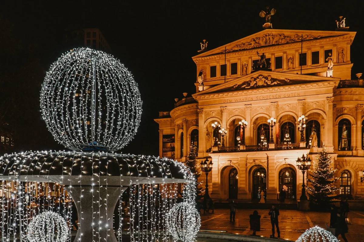 Old Opera Frankfurt feature