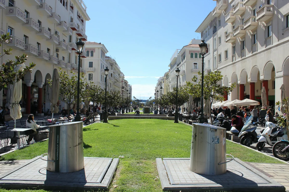 Aristotelous Square feature