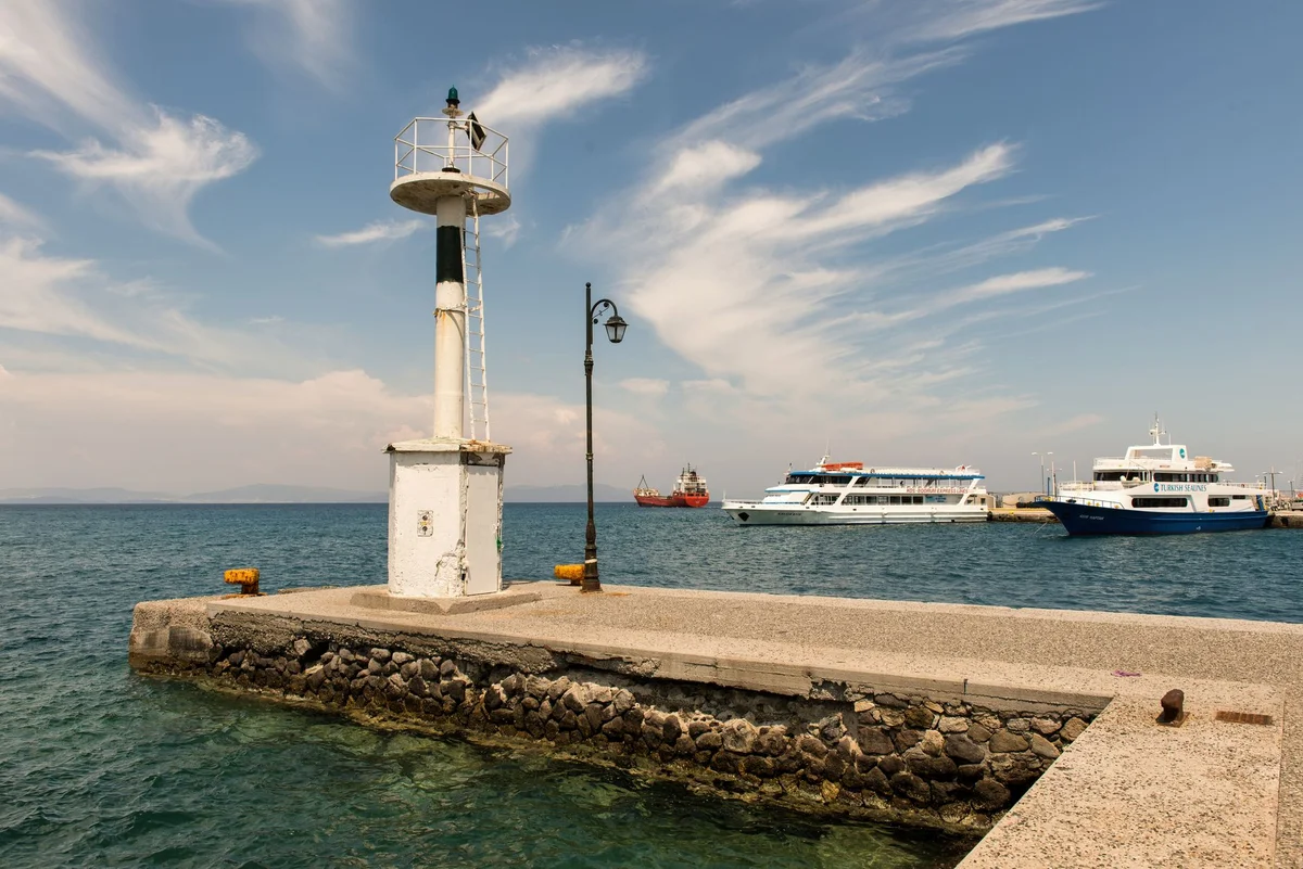 Chania Lighthouse feature